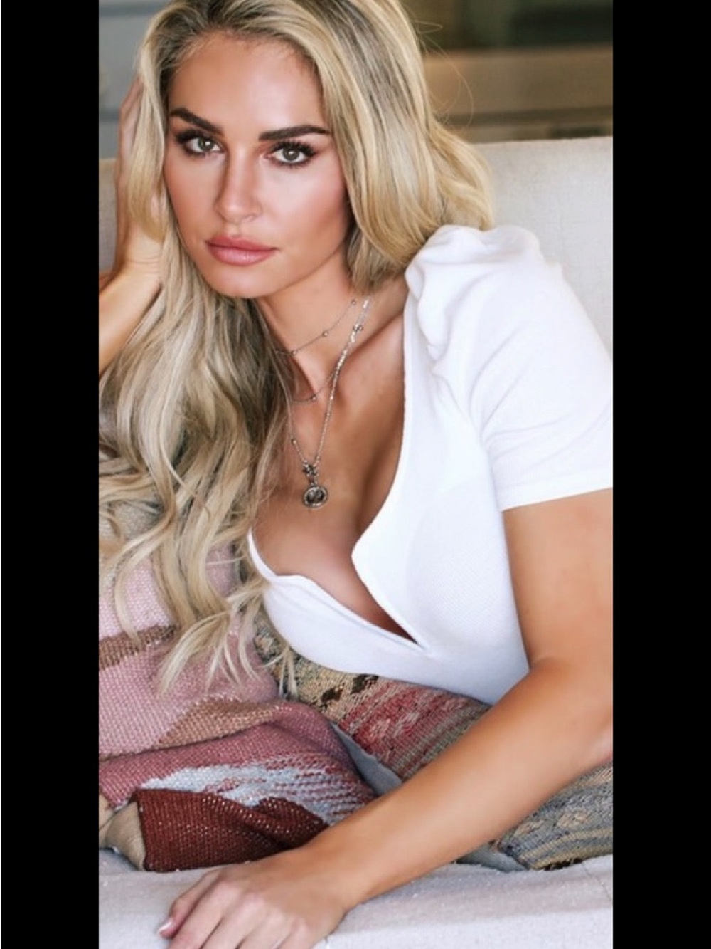 Women's White V-Neck Puff Sleeve Top